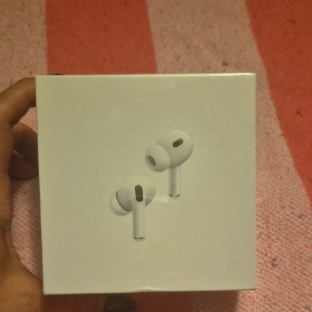 Apple AirPods Pro in White